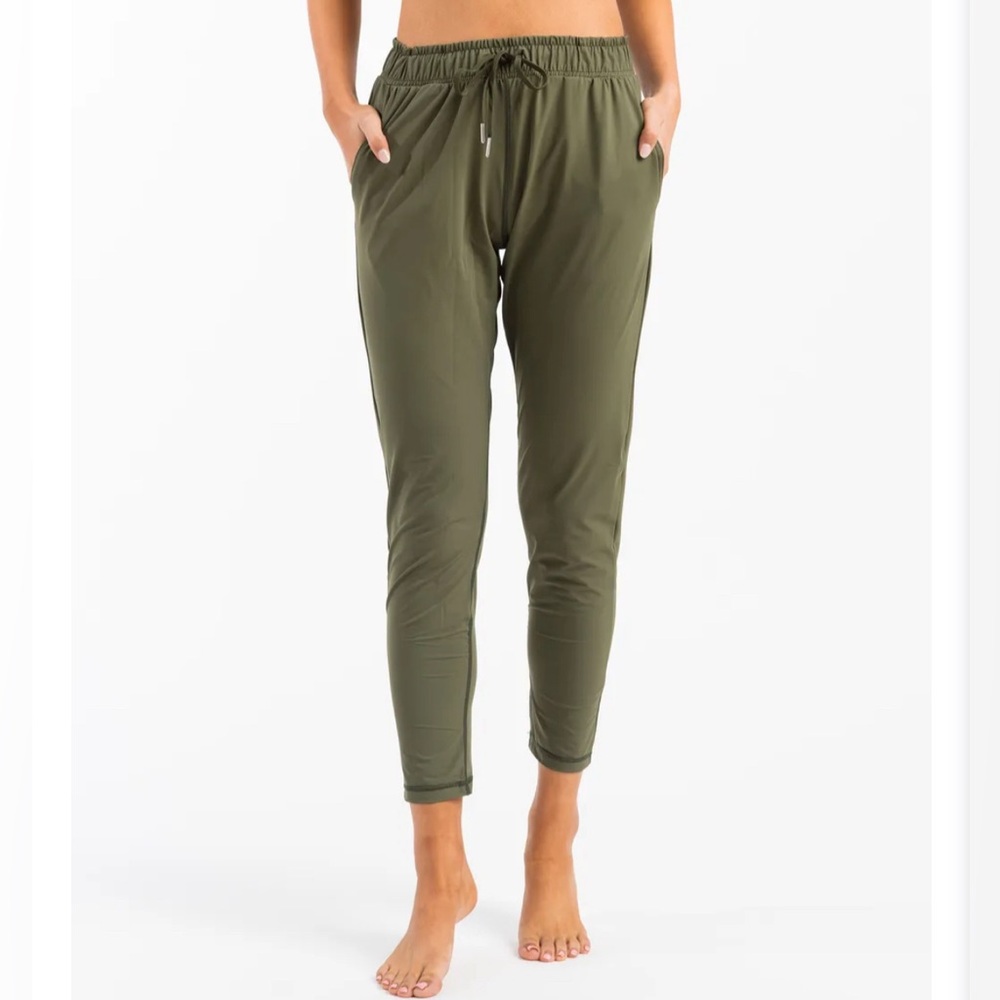 Zyia Olive Small Everywhere Pant